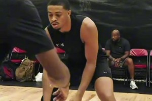 哈斯勒姆鼓励艾顿：你依然是可以决定比赛的那个人，但你得调整重心！